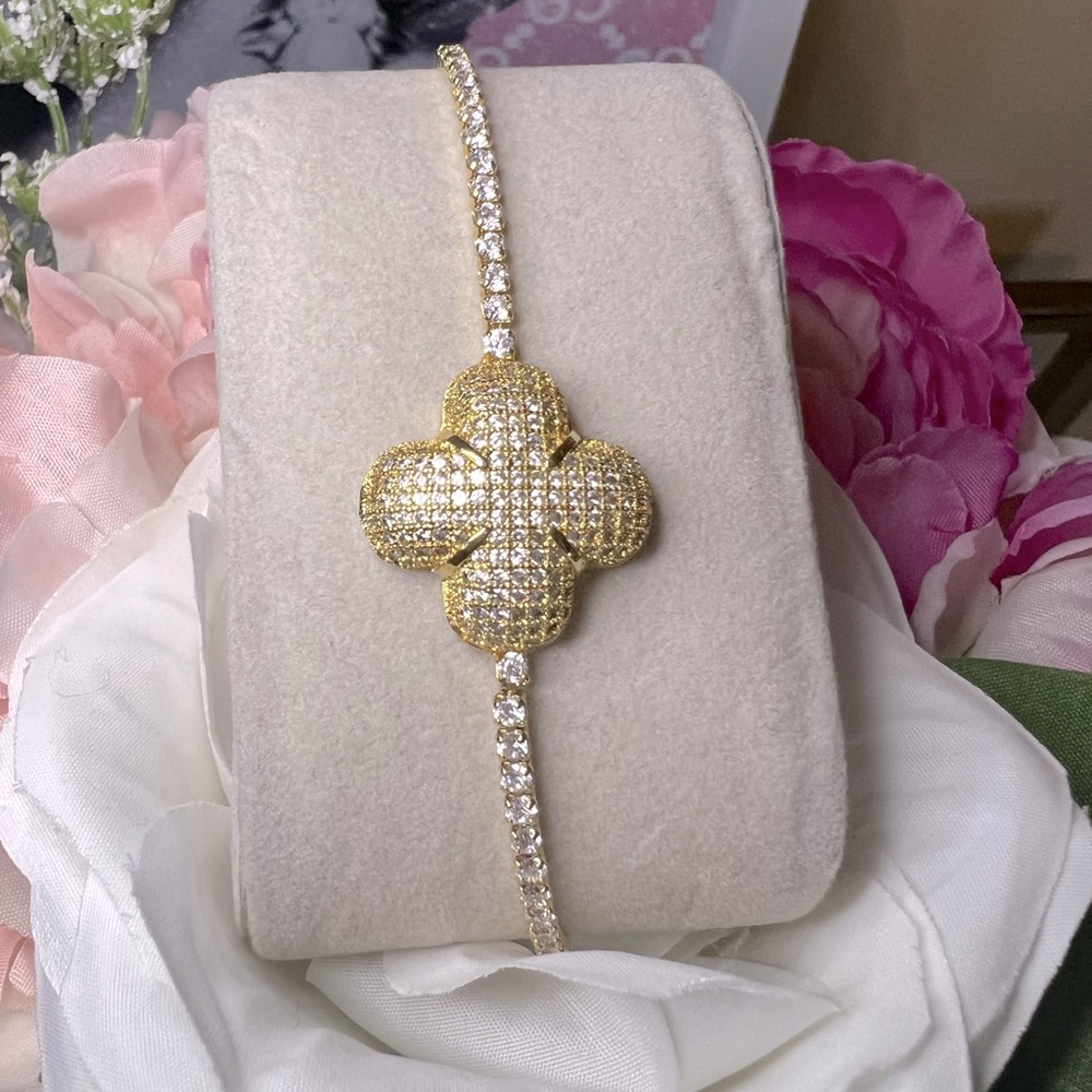 FOUR LEAF CLOVER GOLD BRACELET